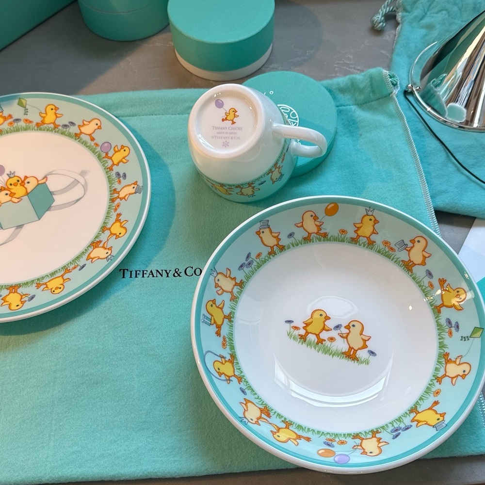 TIFFANY & CO “CHICKS” 3 PIECE PORCELAIN BABY GIFT SET -RARE & NEW/MINT CONDITION - Picture 8 of 15